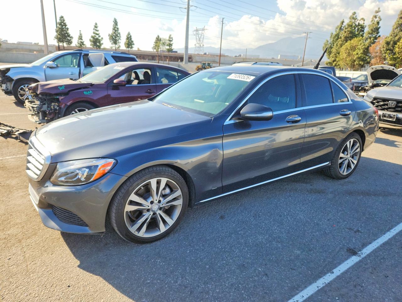 2015 MERCEDES-BENZ C Base — Front 3/4