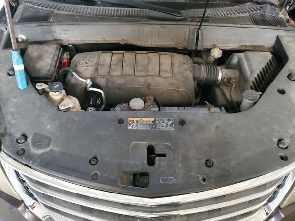 2015 CHEVROLET TRAVERSE 1LT — Engine bay