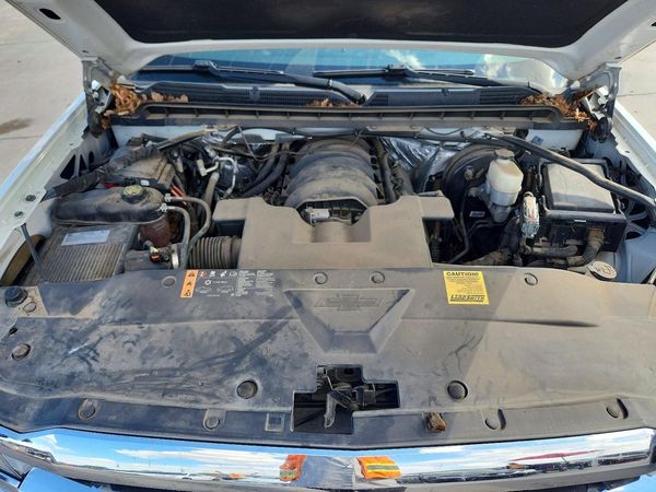 2017 CHEVROLET SILVERADO LT — Engine bay
