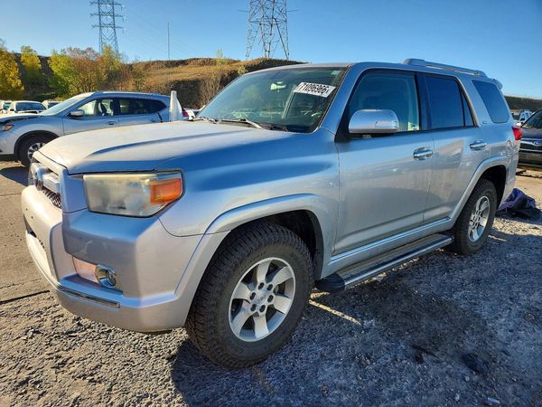 2013 TOYOTA 4RUNNER — Front 3/4