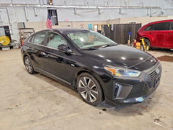 2018 HYUNDAI IONIQ Limited (HEV) — Passenger 3/4