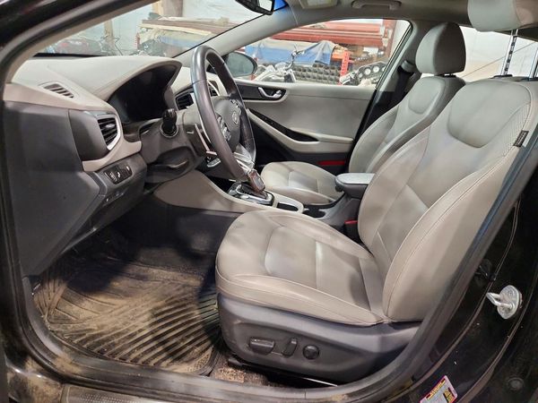 2018 HYUNDAI IONIQ Limited (HEV) — DENT