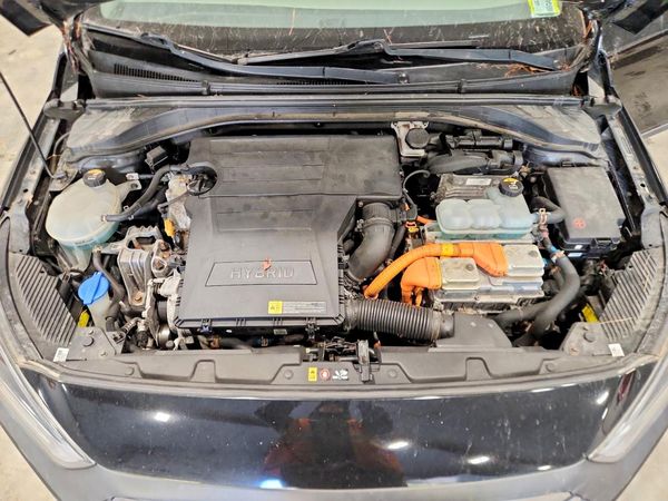 2018 HYUNDAI IONIQ Limited (HEV) — Engine bay