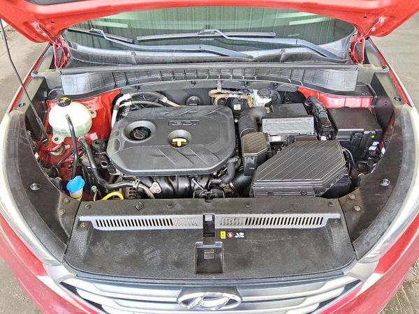 2016 HYUNDAI TUCSON — Engine bay