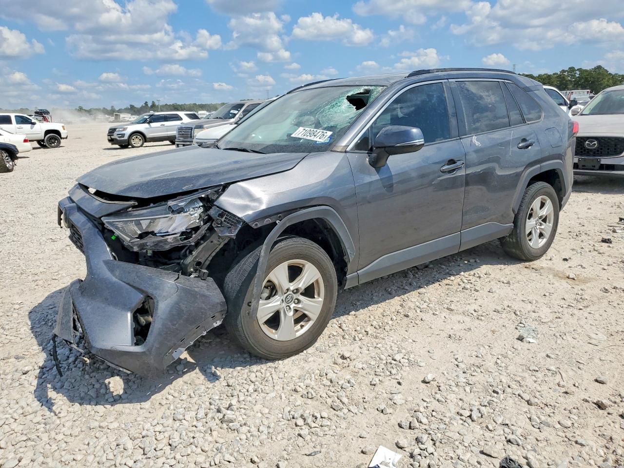 2021 TOYOTA RAV4 XLE — Front 3/4