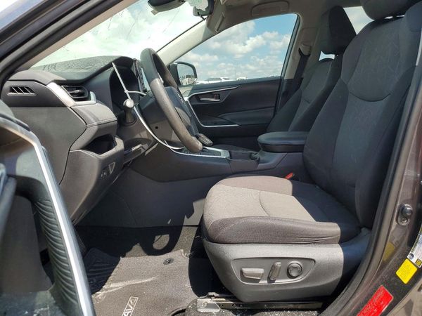 2021 TOYOTA RAV4 XLE — DENT