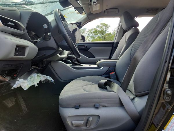 2023 TOYOTA HIGHLANDER LE — DENT