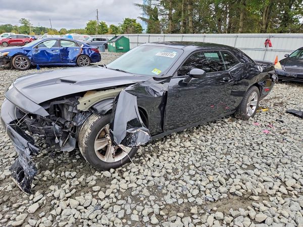 2021 DODGE CHALLENGER SXT — Front 3/4