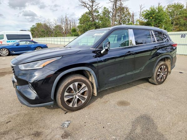2021 TOYOTA HIGHLANDER XLE — Front 3/4
