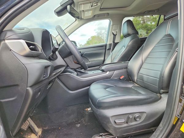 2021 TOYOTA HIGHLANDER XLE — DENT