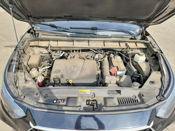 2021 TOYOTA HIGHLANDER XLE — Engine bay