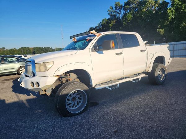 2012 TOYOTA TUNDRA SR5 — Front 3/4