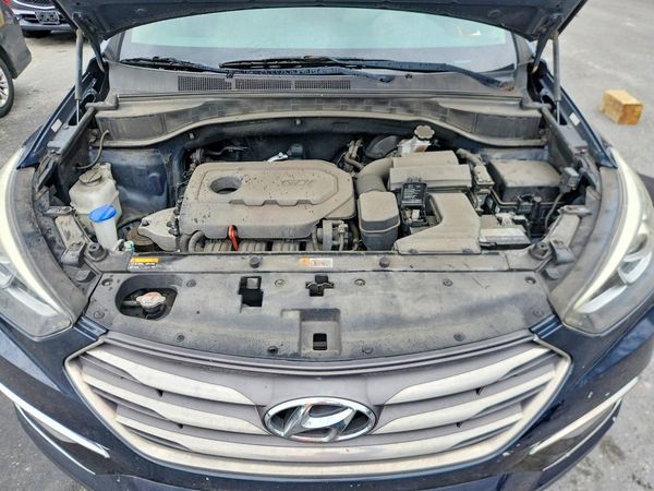 2017 HYUNDAI SANTA FE — Engine bay