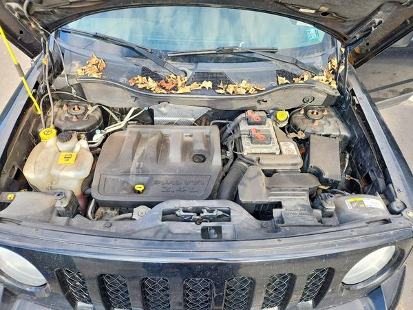 2014 JEEP PATRIOT Sport — Engine bay