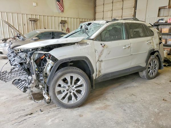 2025 TOYOTA RAV4 — Front 3/4