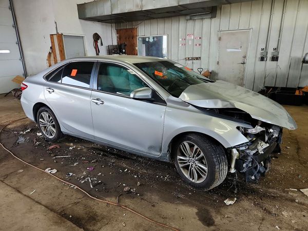 2015 TOYOTA CAMRY — Passenger 3/4