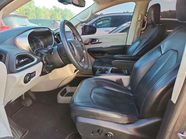2022 CHRYSLER PACIFICA Touring L — DENT