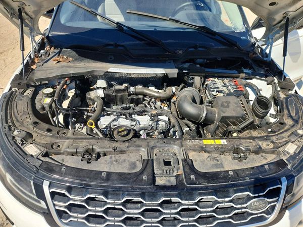 2021 LAND ROVER RANGEROVER SE — Engine bay