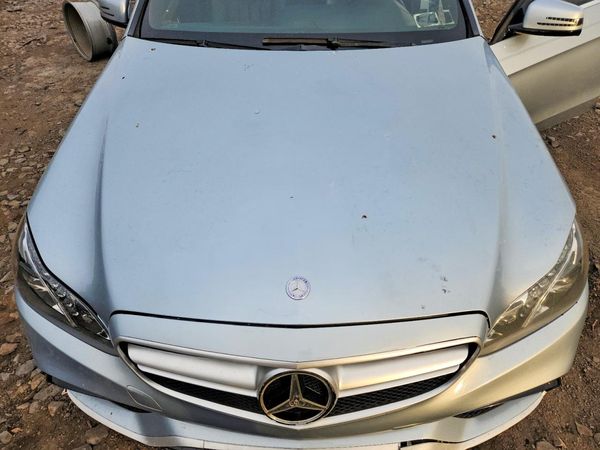 2014 MERCEDES-BENZ E E550 4-MATIC — Engine bay