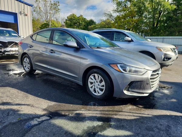 2018 HYUNDAI ELANTRA SE — Passenger 3/4