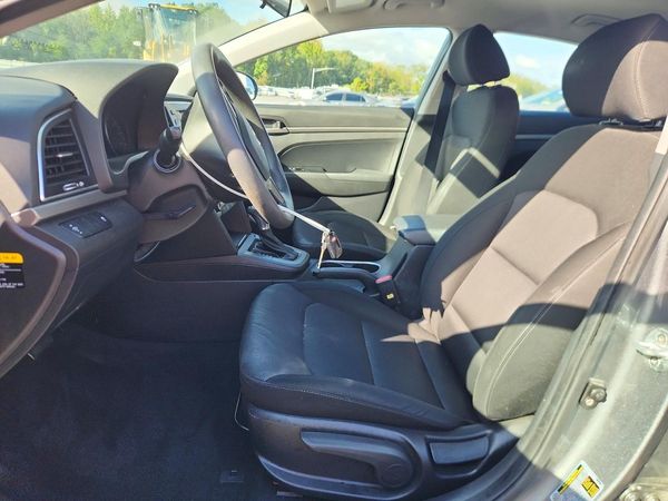 2018 HYUNDAI ELANTRA SE — DENT