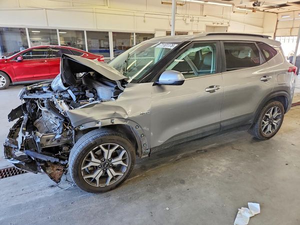 2021 KIA SELTOS EX — Front 3/4