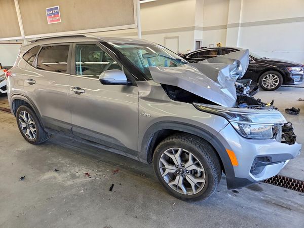 2021 KIA SELTOS EX — Passenger 3/4