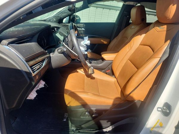 2019 CADILLAC XT4 Premium Luxury — DENT