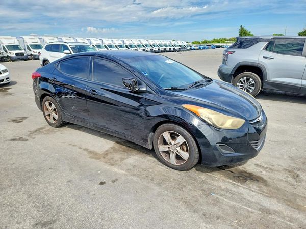 2013 HYUNDAI ELANTRA — Passenger 3/4