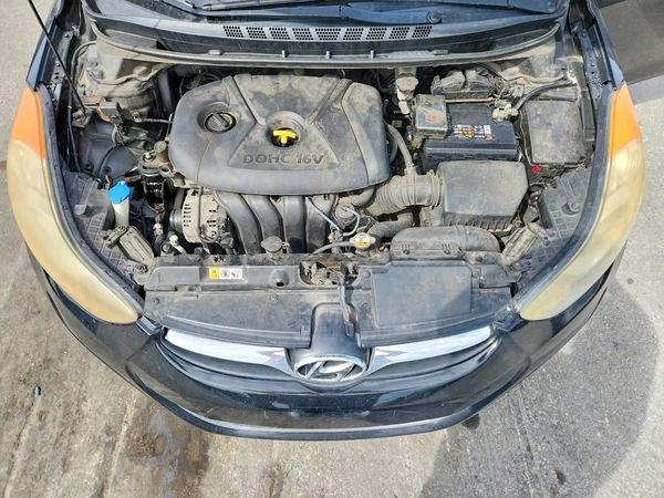 2013 HYUNDAI ELANTRA — Engine bay