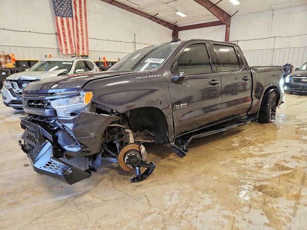 2023 CHEVROLET SILVERADO LT — Front 3/4