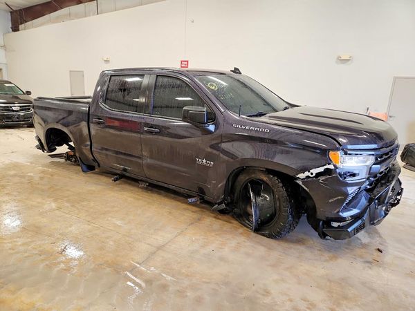2023 CHEVROLET SILVERADO LT — Passenger 3/4