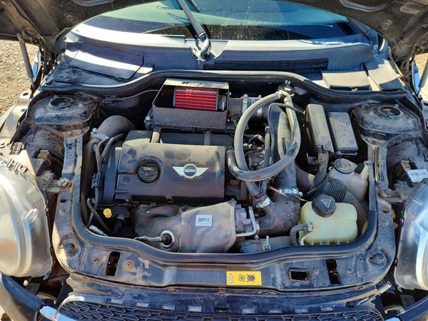2012 MINI COOPER — Engine bay