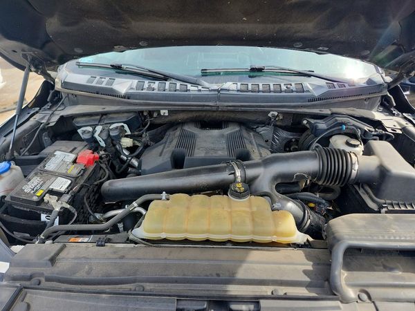 2020 FORD F150 — Engine bay