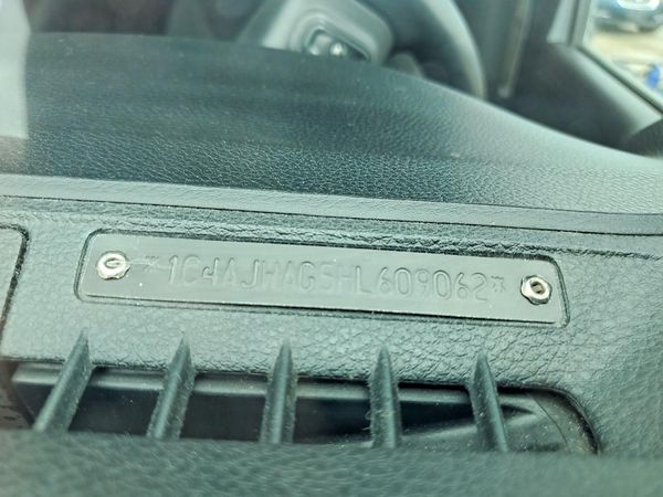 2017 JEEP WRANGLER Sport — VINS