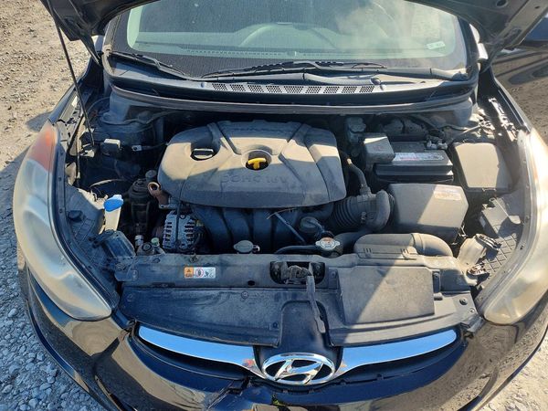 2013 HYUNDAI ELANTRA — Engine bay
