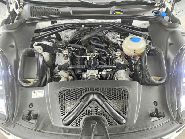 2015 PORSCHE MACAN — Engine bay