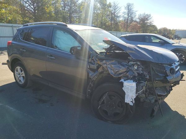 2015 TOYOTA RAV4 LE (X Grade) — Passenger 3/4