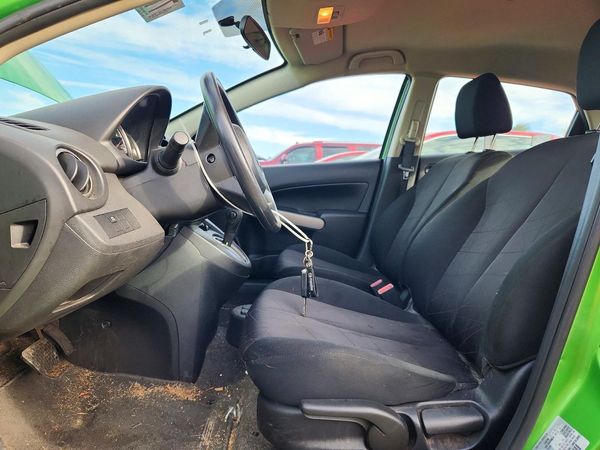 2013 MAZDA MAZDA2 Sport/GX — DENT