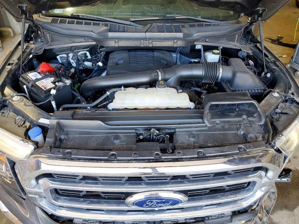 2022 FORD F150 SuperCab — Engine bay
