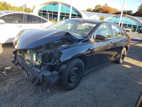 2017 TOYOTA CAMRY LE/SE/XLE/XSE — Front 3/4