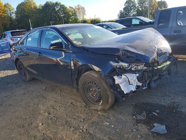 2017 TOYOTA CAMRY LE/SE/XLE/XSE — Passenger 3/4