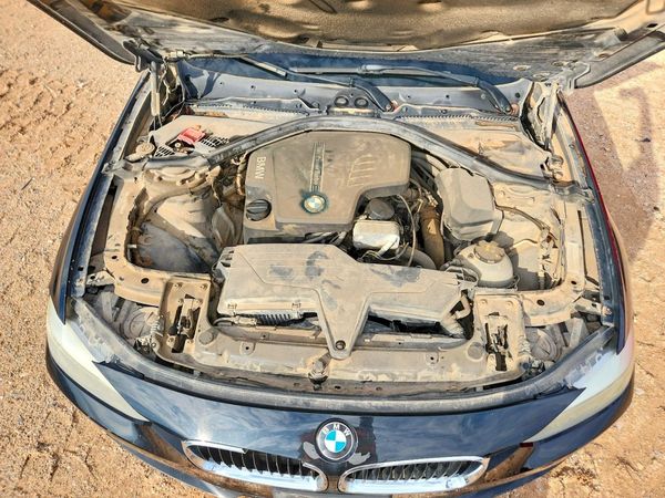 2015 BMW 3 SERIES — Engine bay