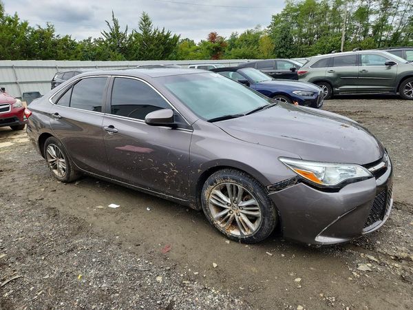 2015 TOYOTA CAMRY — Passenger 3/4