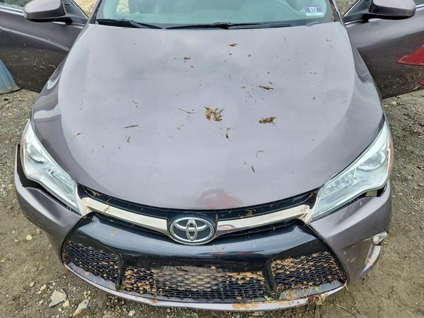 2015 TOYOTA CAMRY — Engine bay