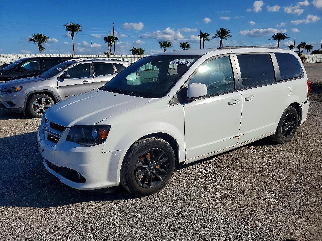 2019 DODGE CARAVAN — Front 3/4