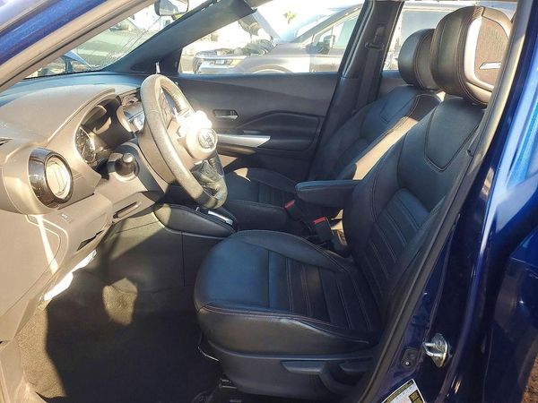 2019 NISSAN KICKS — DENT