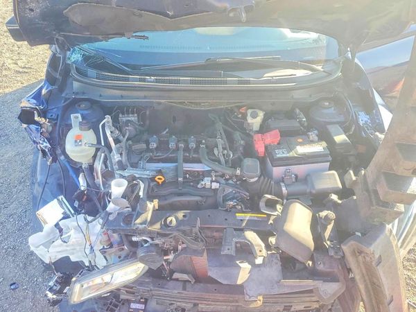 2019 NISSAN KICKS — Engine bay
