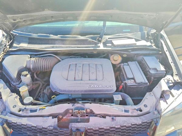 2015 DODGE CARAVAN SXT — Engine bay