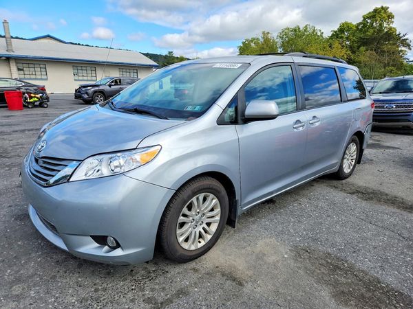 2014 TOYOTA SIENNA — DSFA — Front 3/4